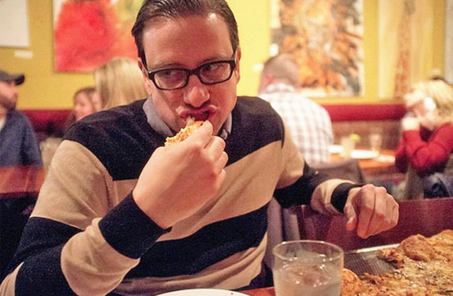 The foreigner uncle ate pizza every day for 25 years and was very happy even whe