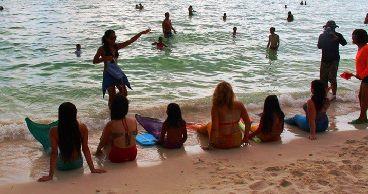 Swimming school teaches you how to become a mermaid--top emoticon