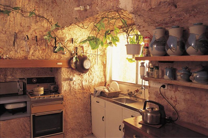 The only real underground city in the world, Australia's underground town - top emoticon