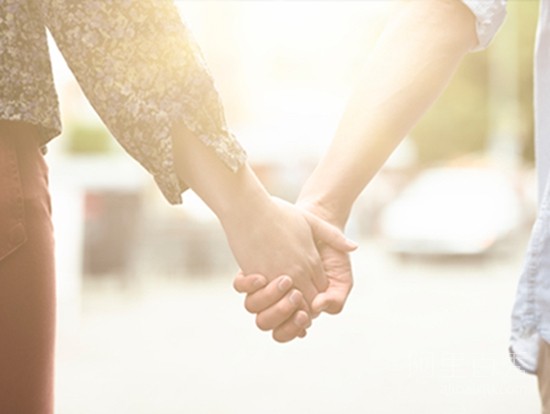 Smart sensor bracelet for couples, they can convey emotions even when they are not together - pinned emoticon
