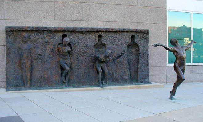 17 weird sculptures--top emoticons